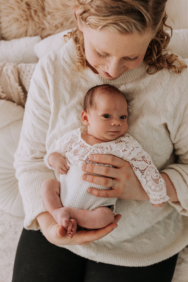 Marie Comia mit ihrem Baby